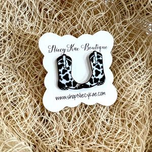 🖤🤍Snow Leopard Cowboy Boots Stud Earrings 🐆